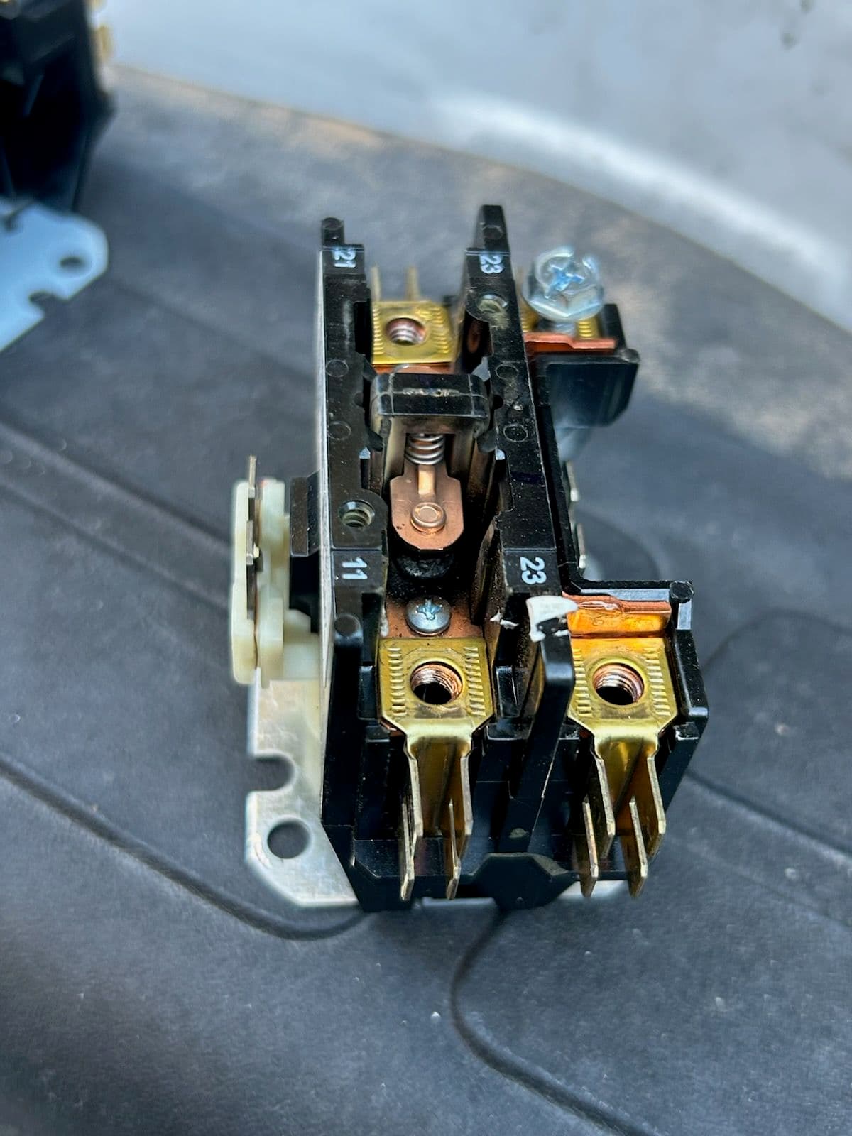 Ensuring Perfect Connections with a New Contactor Replacement image