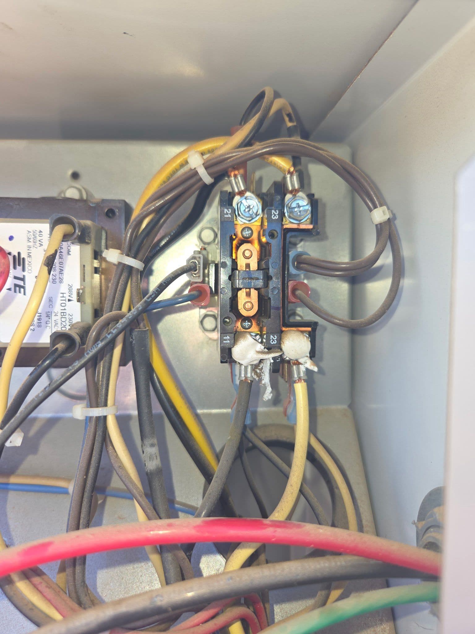 Gallery photos for Ensuring Perfect Connections with a New Contactor Replacement: Image #2